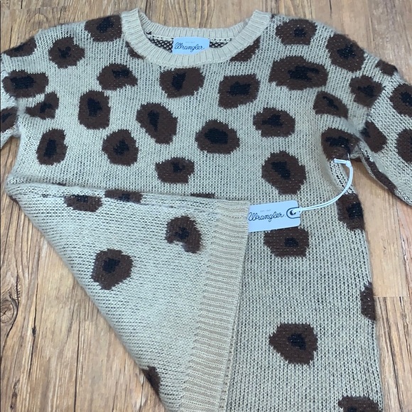 Wrangler leopard print sweater. - Picture 2 of 2